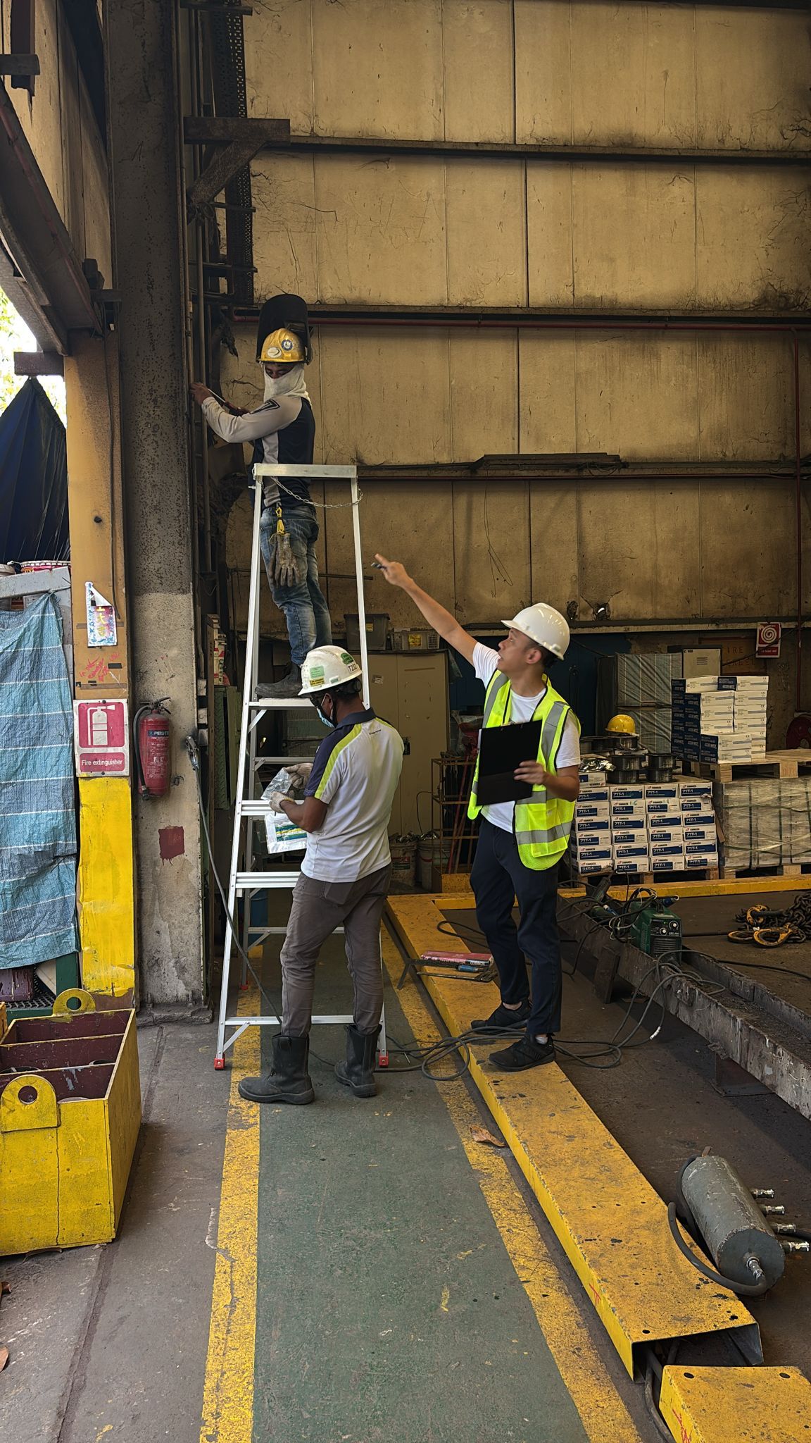 Servicing equipment in the workshop
